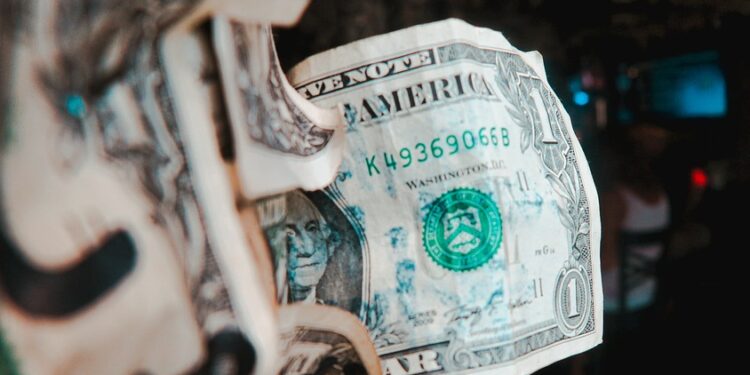 the dollar 4894263 960 720 - Business Help and Advice 5 Financial Pitfalls That Prevent Middle-Class Individuals from Achieving Wealth